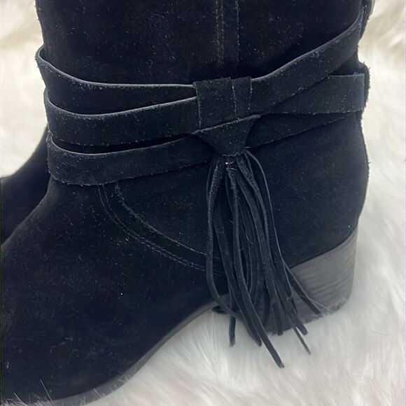 Koolaburra by UGG Women's Kenz Black Suede Tassel Ankle Boots, Size 9 D23 - Picture 5 of 12